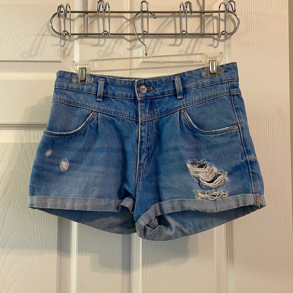 Zara shorts in a beautiful blue Jean color!
